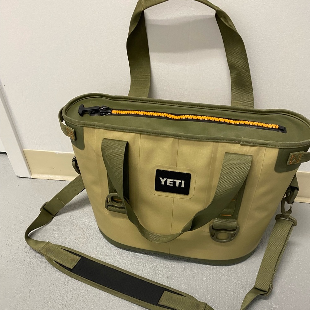 Yeti hopper 20 green kahki cooler